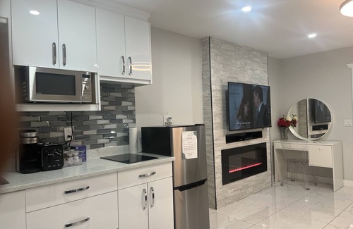 Surrey House | 140 Place is situated in the city of Surrey downtown core