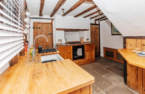 Henley-on-Thames House | 1400 Cottage An enchanting unique stay