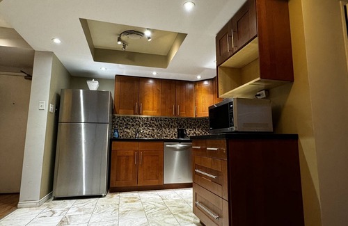 Mount Pleasant Condo | 1400sq ft Luxury Condo, minutes to Airport & Casino w/Parking & Pool