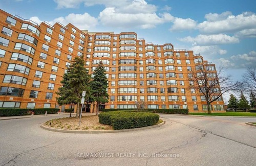 Mount Pleasant Condo | 1400sq ft Luxury Condo, minutes to Airport & Casino w/Parking & Pool