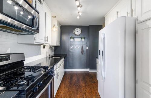 Downtown Atlanta Apartment | 1406 Spacious modern, Fast WiFi, 1 FREE Parking
