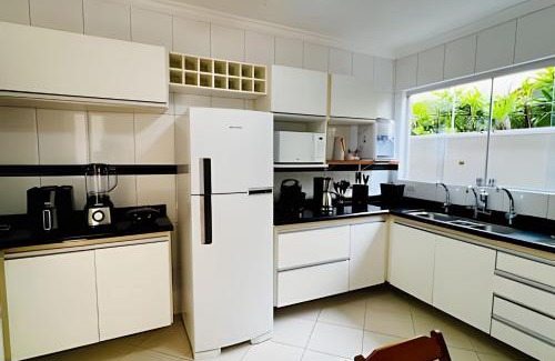 Balneario Praia do Pernambuco Apartment | 140m Praia | Roupa de Cama, Toalhas | 4 Vagas