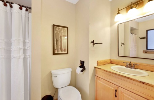 Eagle Mountain Estates Cabin | 1411-inn Between Pines 2 Bedroom Chalet by RedAwning