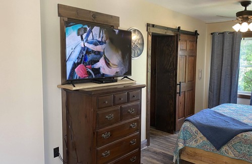 Canton House | 144 3/4 Check out our apartment Canton restaurants 20 min Asheville, WiFi