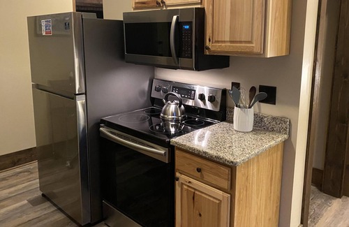 Canton House | 144 Our apartment in Canton restaurants 20 min Asheville, WiFi, Whirlpool Tub