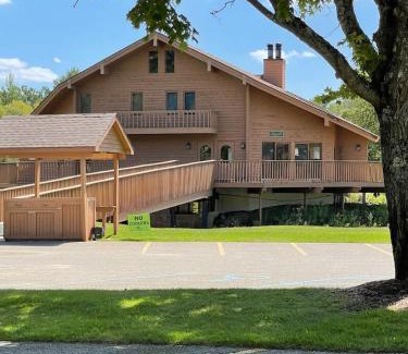 Mancelona House | #146 Golf, SkI, Pool Pass Walk to hill