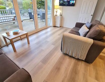 Bont Newydd Cabin | 147 Snowdon Drive, Glan Gwna