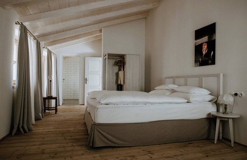 Lana Bed & Breakfast | 1477 Reichhalter Eat & Sleep