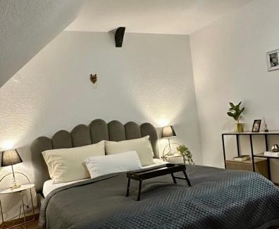 Huckingen Apartment | 148qm Apartment, nähe Düsseldorf, 4 Schlafzimmer, privater Parkplatz