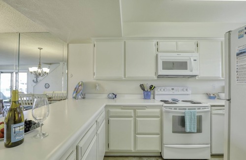 Downtown Condo | 149 Pismo Shores: 2 BR, 1.5 BA Condominium in Pismo Beach, Sleeps 6