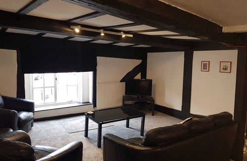 Newent Apartment | 14th Century 4 Bed Flat oozing Character