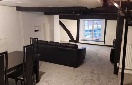 Newent Apartment | 14th Century 4 Bed Flat oozing Character