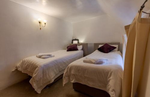 Bloxham House | 14th-century cosy 3-bed cottage Business stays