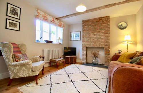 Alfriston House | 14th century Rose cottage, Centre of Alfriston By Air Premier