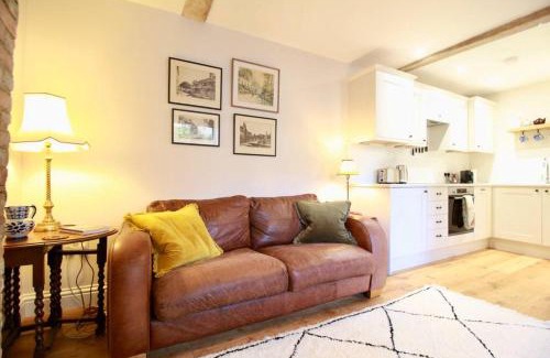 Alfriston House | 14th century Rose cottage, Centre of Alfriston By Air Premier