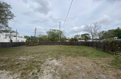 Alta Vista House | 15-20 min. drive to beach, cheerful home w/free parking in A+ area