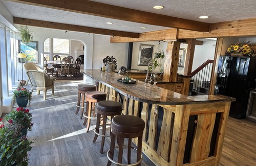 North Central Evergreen House | 15 Acre Private 5 bedroom Retreat