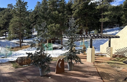 North Central Evergreen House | 15 Acre Private 5 bedroom Retreat