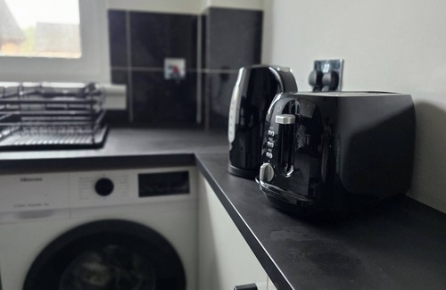 Livingston Apartment | 15% Discount for Long Stay*Close to Edinburgh*