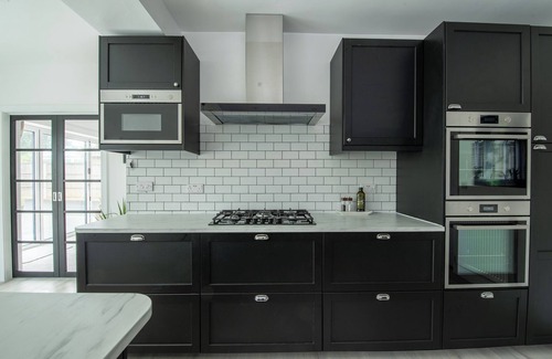 Shanklin House | 15% Ferry Discount. 15 minutes to beach. 5 bed house with 22 sqm equipped gym.