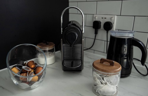 Shanklin House | 15% Ferry Discount. 15 minutes to beach. 5 bed house with 22 sqm equipped gym.