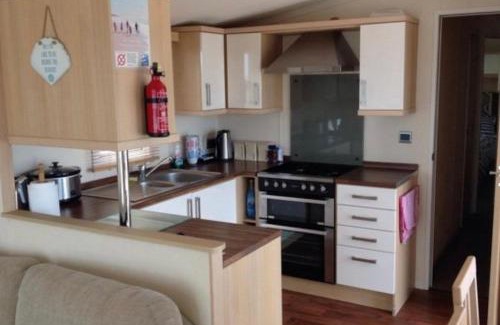 Exmouth Cabin | 15 Ivy Close, 3 Bedroom Caravan, Pet Friendly