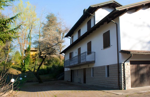 Serramazzoni Villa | 15 km from Maranello Villa Ferrari, sleeps 11, fireplace, billiards and foosball table