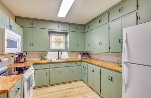 Drexel House | 15 Mi to La Cygne Lake: Peaceful Ranch Home