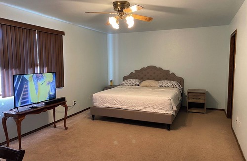 Alamogordo House | 15 Miles from White Sands National Park, less than a mile from Desert Lake Golf