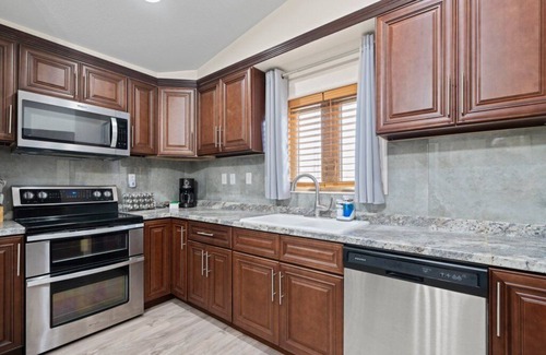 Kingsbury Apartment | 15 miles to New Braunfels, San Marcos, Seguin. Worker's Away from home retreat.