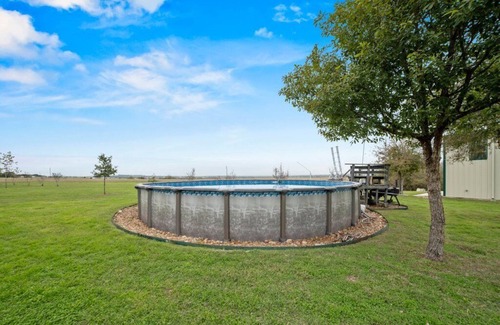 Kingsbury Apartment | 15 miles to New Braunfels, San Marcos, Seguin. Worker's Away from home retreat.