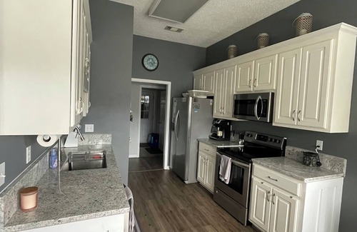 Northport House | 15 min drive to GAME day! 3b/2bth home