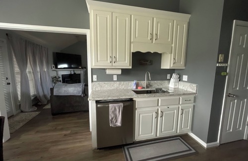 Northport House | 15 min drive to GAME day! 3b/2bth home