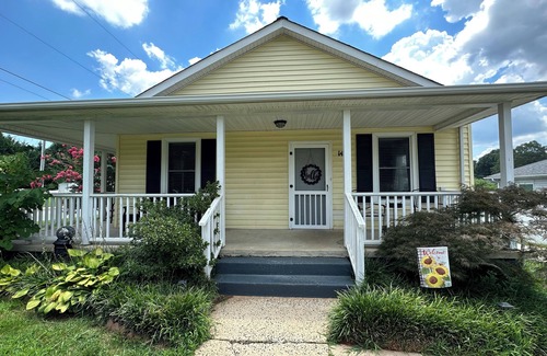 North Belmont House | 15 Min from CLT Airport! Spacious & Renovated!