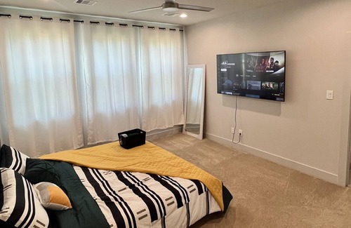 Fairbanks House | 15 min From Downtown! Luxury Houston Home
