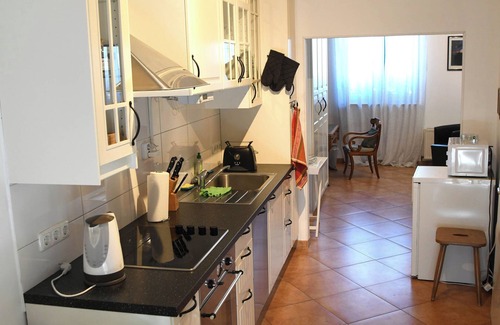 Furth-Sud Apartment | 15 min from Neuss main station. Apartment for rent in quiet residential street.