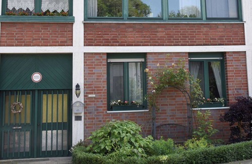 Furth-Sud Apartment | 15 min from Neuss main station. Apartment for rent in quiet residential street.