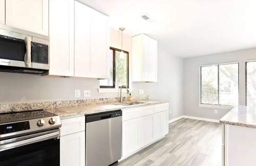 Wilmington House | 15 min from Wrightsville Beach. Remodeled 3 bed in quiet neighborhood