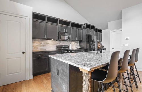 Canton House | 15 min to Asheville, Mountain Views, Fire Pit, Modern 4BR/3.5BTH, Pets welcome