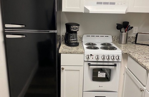 Irving Apartment | 15 min to AT&T Stadium. Lakeside studio with private yard.