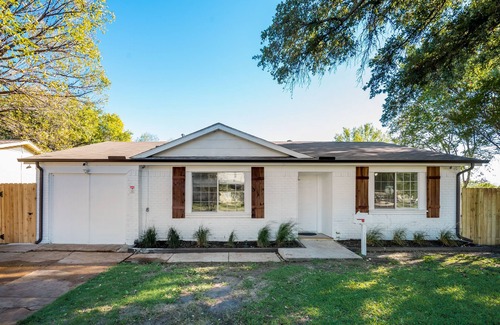Irving Apartment | 15 min to AT&T Stadium. Lakeside studio with private yard.