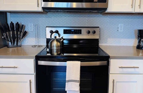 Florida Central Atlantic Coast Apartment | 15 Min to Disney, King Bed Pet-Friendly, Amenities