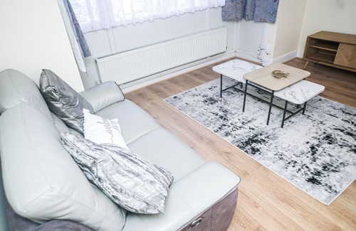 Custom House House | 15 mins from City AirPort. n10 mins from ExcelnnComfortable and Clean.