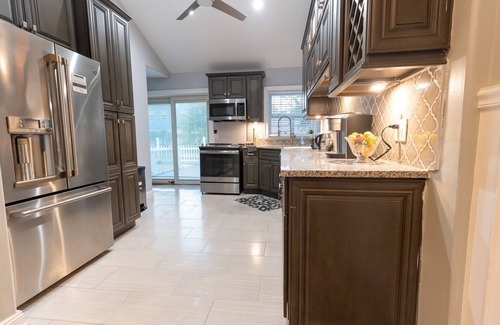 Aston House | 15 Mins From PHL International Airport - Modern Rancher Style Home in Chester PA