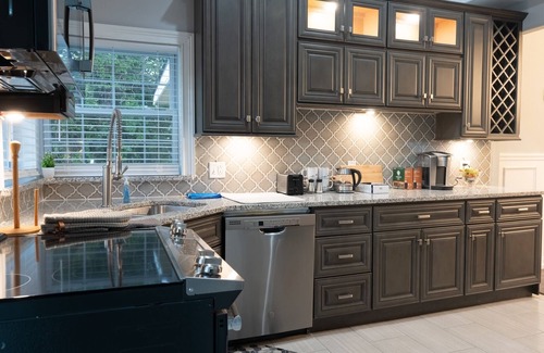 Aston House | 15 Mins From PHL International Airport - Modern Rancher Style Home in Chester PA
