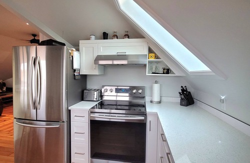 Zorra Apartment | 15 Mins From Stratford Festival, two Viewing Decks of the Scenic Countryside