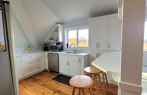 Zorra Apartment | 15 Mins From Stratford Festival, two Viewing Decks of the Scenic Countryside
