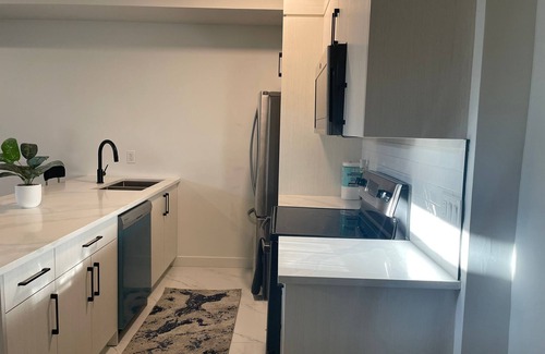 Southeast Calgary Apartment | 15 mins to Downtown Calgary and 2 mins drive to amenities.