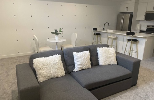 Southeast Calgary Apartment | 15 mins to Downtown Calgary and 2 mins drive to amenities.