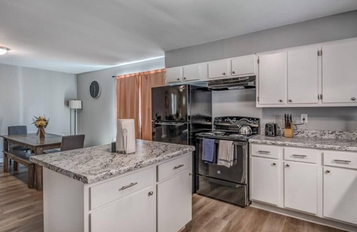 Frayser House | 15 Mins to Downtown & Zoo! Hawkins Mill Hideaway